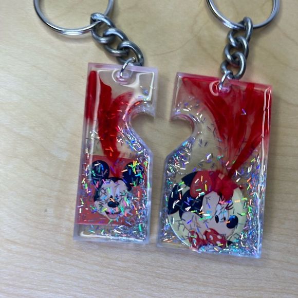 Mickey & Minnie Mouse matching keychain set - Picture 13 of 16
